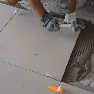 Trabalhar com pisos, azulejos, porcelanatos e mármores