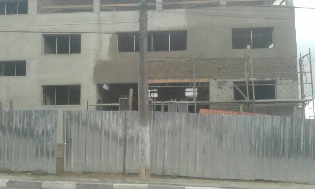 Casa feita pelo pedreiro no rio de janeiro