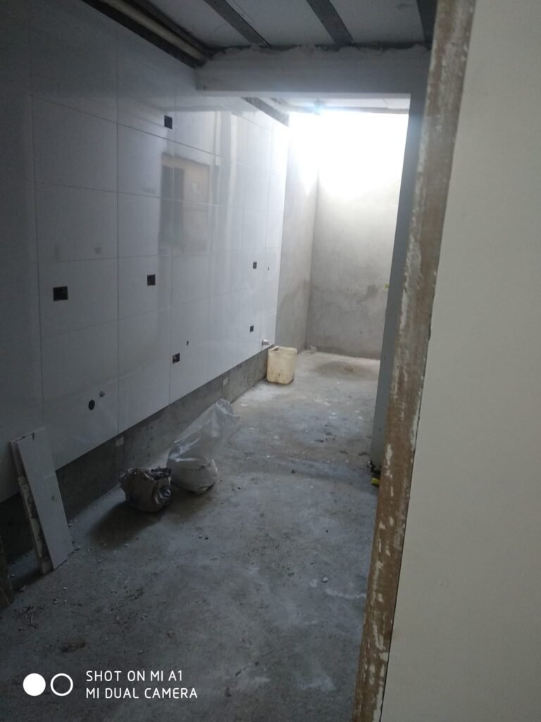 Piso colocado na parede pelo pedreiro no rio de janeiro