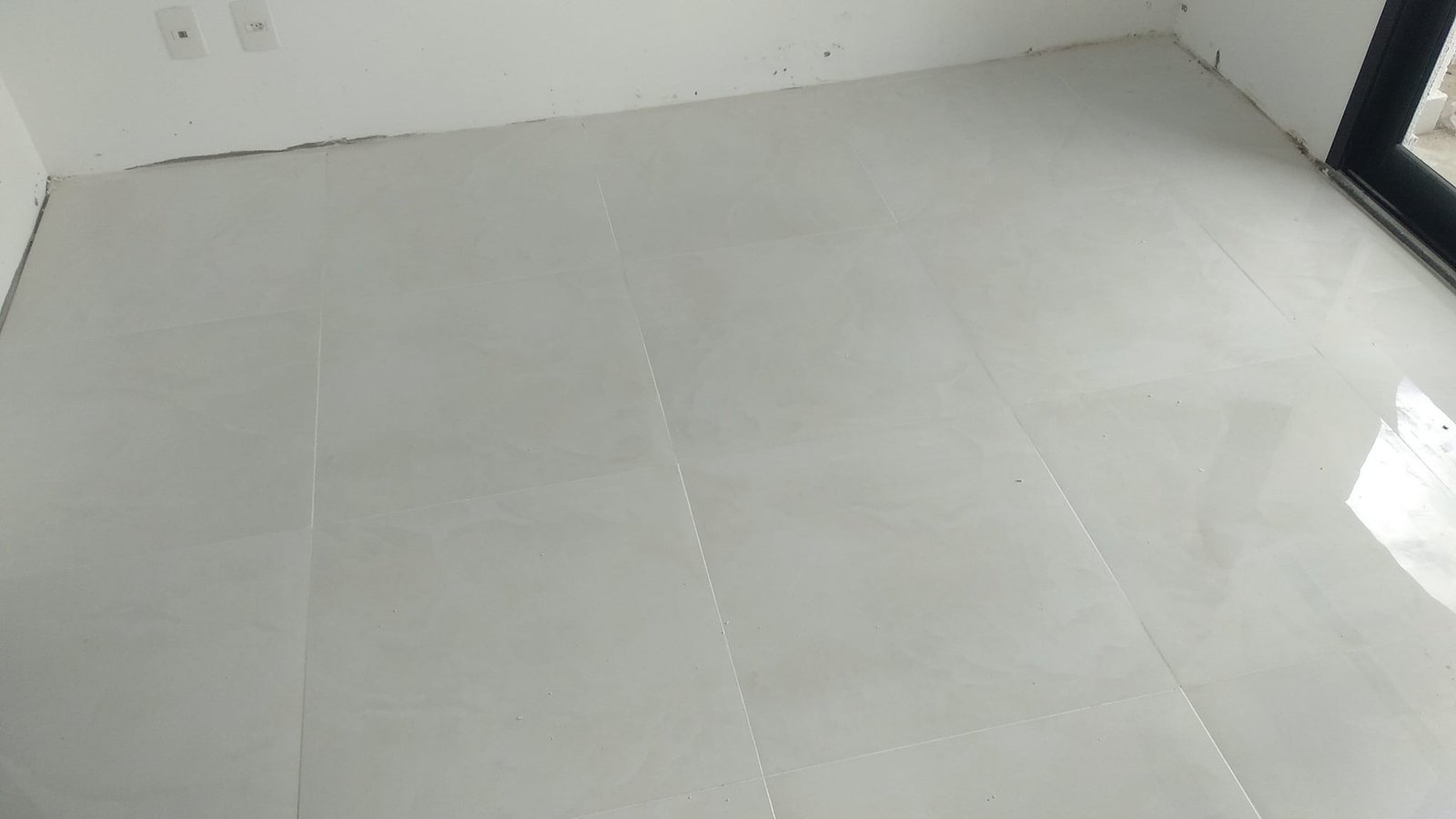 piso no chão feito pelo pedreiro no rj